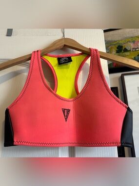 Vintage O’Neill Wetsuit Neoprene Bikini Top. Size: 6. Great Vintage Condition 🌊